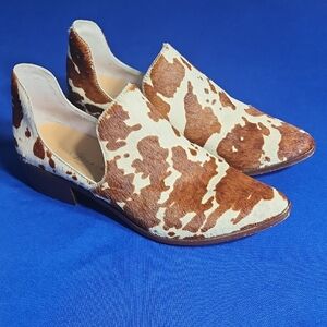 Chinese Laundry Tan and Cream Loafers